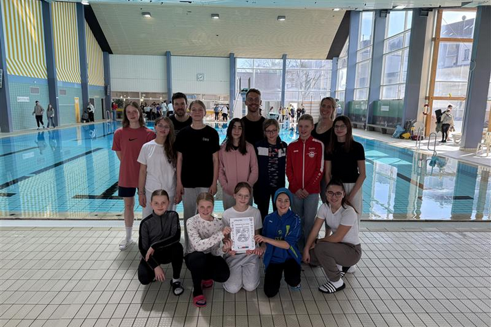 Gustavs der U14 werden souverän Bezirksmeisterinnen im Schwimmen